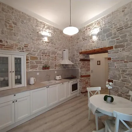 Antique - Center Apartment *